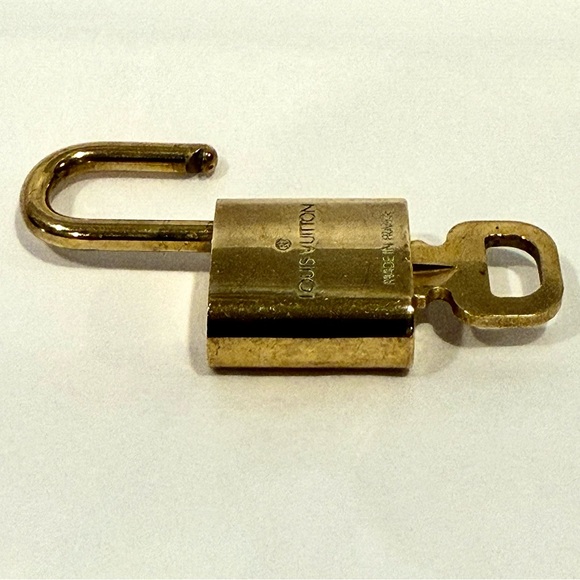 Louis Vuitton Lock and Key #309 - Picture 6 of 9